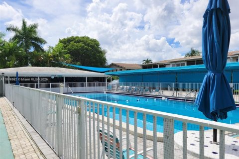 Condo in Lighthouse Point, Florida, 1 bedroom  № 1704948 - photo 29