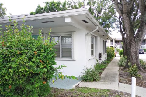 Condo in Lighthouse Point, Florida, 1 bedroom  № 1704948 - photo 3