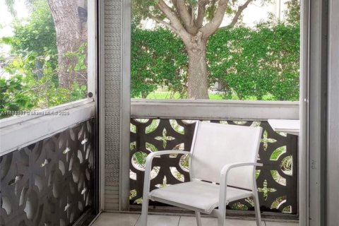 Condo in Lighthouse Point, Florida, 1 bedroom  № 1704948 - photo 27