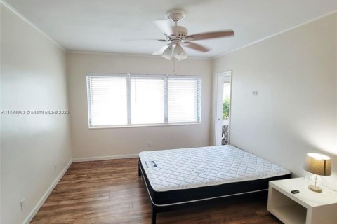 Condo in Lighthouse Point, Florida, 1 bedroom  № 1704948 - photo 16