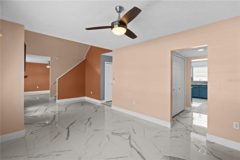 Villa ou maison à vendre à Kissimmee, Floride: 4 chambres, 224.73 m2 № 2411503 - photo 17