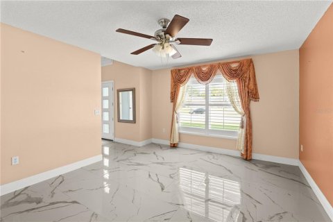Villa ou maison à vendre à Kissimmee, Floride: 4 chambres, 224.73 m2 № 2411503 - photo 18