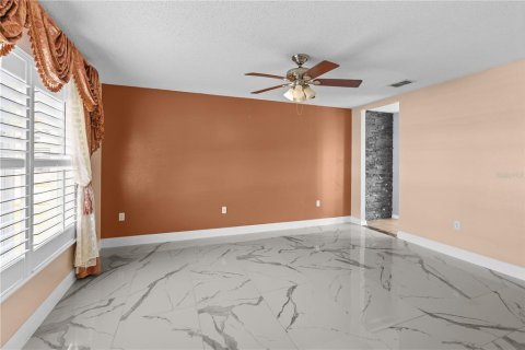 Villa ou maison à vendre à Kissimmee, Floride: 4 chambres, 224.73 m2 № 2411503 - photo 19