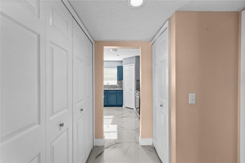 Villa ou maison à vendre à Kissimmee, Floride: 4 chambres, 224.73 m2 № 2411503 - photo 27