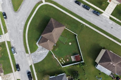 Villa ou maison à vendre à Kissimmee, Floride: 4 chambres, 224.73 m2 № 2411503 - photo 15
