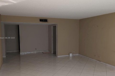 Condo in Sunny Isles Beach, Florida, 2 bedrooms № 1956296 - photo 5