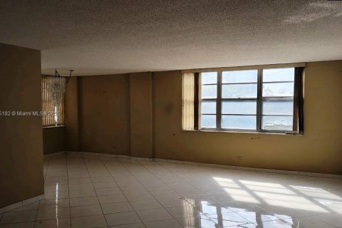 Condo in Sunny Isles Beach, Florida, 2 bedrooms № 1956296 - photo 4