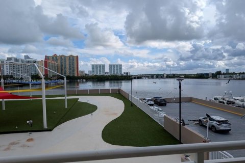 Condo in Sunny Isles Beach, Florida, 2 bedrooms № 1956296 - photo 3