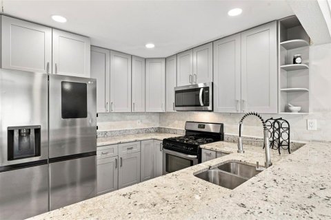 House in Seminole, Florida 3 bedrooms, 158.03 sq.m. № 2348373 - photo 3