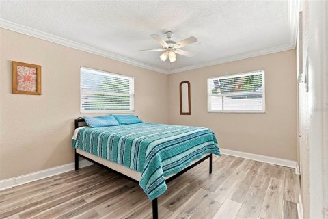 House in Seminole, Florida 3 bedrooms, 158.03 sq.m. № 2348373 - photo 16
