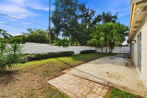 House in Seminole, Florida 3 bedrooms, 158.03 sq.m. № 2348373 - photo 21