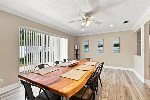 House in Seminole, Florida 3 bedrooms, 158.03 sq.m. № 2348373 - photo 10