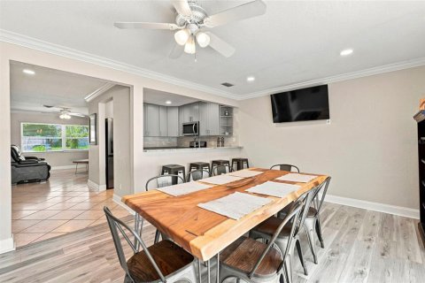 House in Seminole, Florida 3 bedrooms, 158.03 sq.m. № 2348373 - photo 8