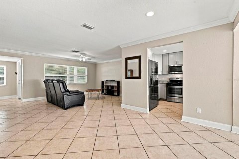 House in Seminole, Florida 3 bedrooms, 158.03 sq.m. № 2348373 - photo 4