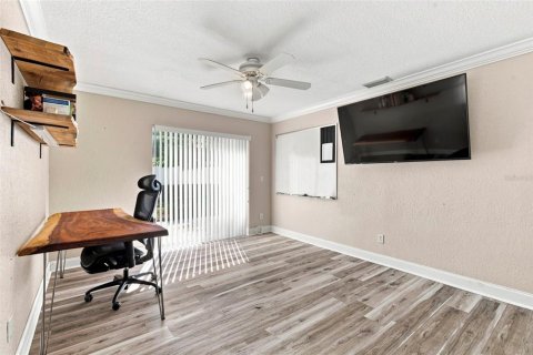 House in Seminole, Florida 3 bedrooms, 158.03 sq.m. № 2348373 - photo 18