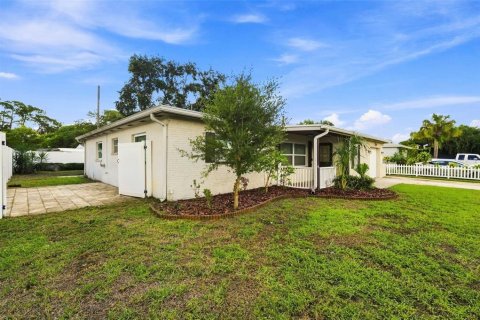 House in Seminole, Florida 3 bedrooms, 158.03 sq.m. № 2348373 - photo 22