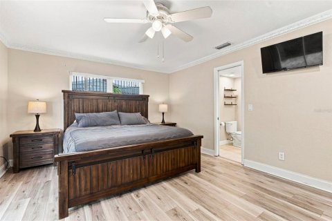 House in Seminole, Florida 3 bedrooms, 158.03 sq.m. № 2348373 - photo 13