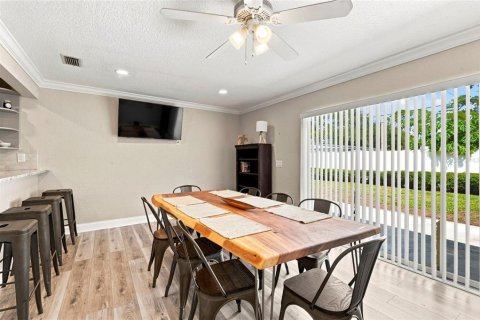 House in Seminole, Florida 3 bedrooms, 158.03 sq.m. № 2348373 - photo 9