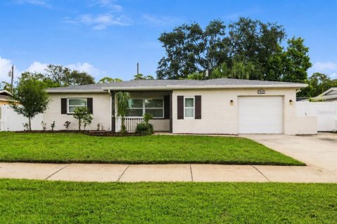 Villa ou maison à Seminole, Floride 3 chambres, 158.03 m2 № 2348373