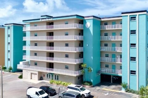 Condominio en venta en North Redington Beach, Florida, 1 dormitorio, 83.15 m2 № 2399184 - foto 2