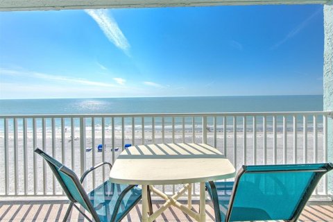 Condominio en North Redington Beach, Florida, 1 dormitorio  № 2399184