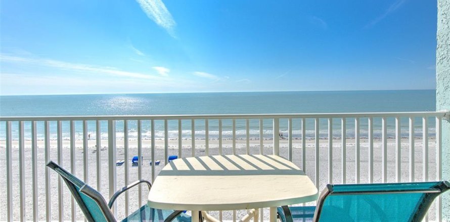 Condominio en North Redington Beach, Florida, 1 dormitorio  № 2399184