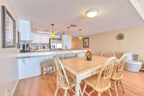 Condominio en venta en North Redington Beach, Florida, 1 dormitorio, 83.15 m2 № 2399184 - foto 18