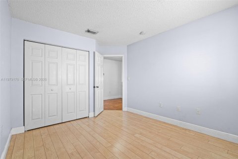 Touwnhouse à vendre à Miami, Floride: 3 chambres, 152.73 m2 № 2045996 - photo 28