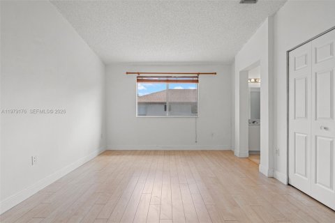 Touwnhouse à vendre à Miami, Floride: 3 chambres, 152.73 m2 № 2045996 - photo 30