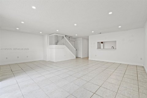 Touwnhouse à vendre à Miami, Floride: 3 chambres, 152.73 m2 № 2045996 - photo 11