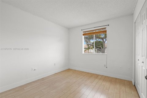 Touwnhouse à vendre à Miami, Floride: 3 chambres, 152.73 m2 № 2045996 - photo 24