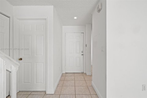 Touwnhouse à vendre à Miami, Floride: 3 chambres, 152.73 m2 № 2045996 - photo 6
