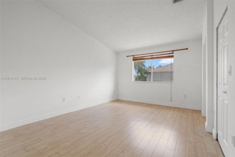 Touwnhouse à vendre à Miami, Floride: 3 chambres, 152.73 m2 № 2045996 - photo 29