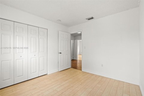 Touwnhouse à vendre à Miami, Floride: 3 chambres, 152.73 m2 № 2045996 - photo 25