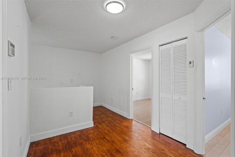 Touwnhouse à vendre à Miami, Floride: 3 chambres, 152.73 m2 № 2045996 - photo 23
