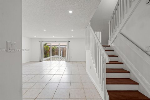 Touwnhouse à vendre à Miami, Floride: 3 chambres, 152.73 m2 № 2045996 - photo 7