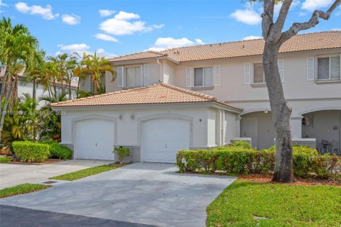 Touwnhouse à vendre à Miami, Floride: 3 chambres, 152.73 m2 № 2045996 - photo 3