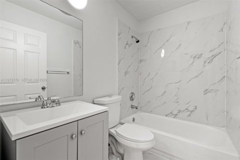 Touwnhouse à vendre à Miami, Floride: 3 chambres, 152.73 m2 № 2045996 - photo 26