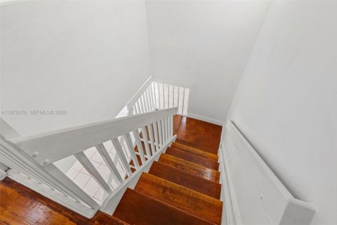 Touwnhouse à vendre à Miami, Floride: 3 chambres, 152.73 m2 № 2045996 - photo 21