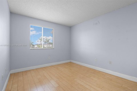 Touwnhouse à vendre à Miami, Floride: 3 chambres, 152.73 m2 № 2045996 - photo 27