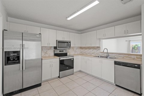 Touwnhouse à vendre à Miami, Floride: 3 chambres, 152.73 m2 № 2045996 - photo 16