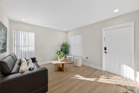 Casa en alquiler en Homestead, Florida, 4 dormitorios, 160.72 m2 № 1982777 - foto 4