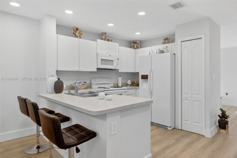 Casa en alquiler en Homestead, Florida, 4 dormitorios, 160.72 m2 № 1982777 - foto 11