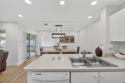 Casa en alquiler en Homestead, Florida, 4 dormitorios, 160.72 m2 № 1982777 - foto 12