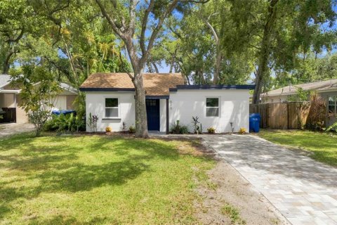 House in Largo, Florida 3 bedrooms, 85.56 sq.m. № 2344877 - photo 2