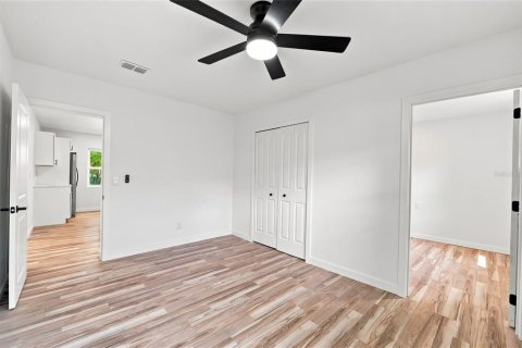 House in Largo, Florida 3 bedrooms, 85.56 sq.m. № 2344877 - photo 20