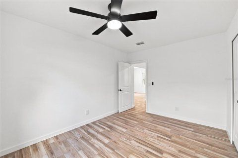 House in Largo, Florida 3 bedrooms, 85.56 sq.m. № 2344877 - photo 19