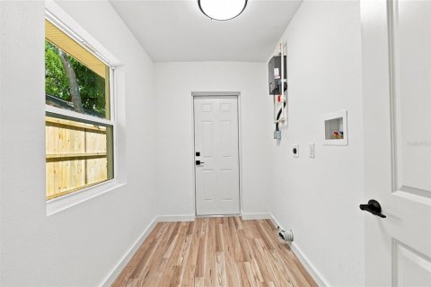 House in Largo, Florida 3 bedrooms, 85.56 sq.m. № 2344877 - photo 23