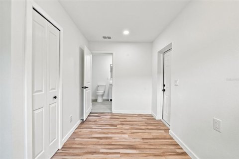 House in Largo, Florida 3 bedrooms, 85.56 sq.m. № 2344877 - photo 22