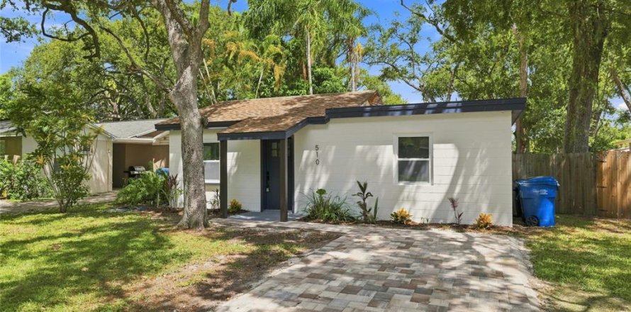 House in Largo, Florida 3 bedrooms, 85.56 sq.m. № 2344877